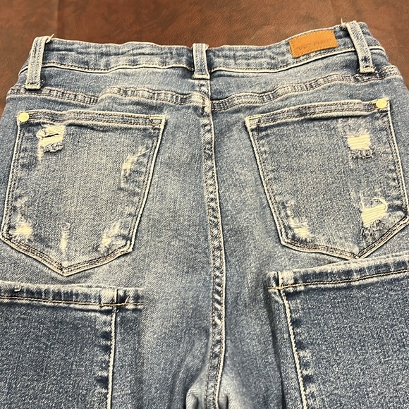 Judy Blue Jeans 9/29. - Picture 4 of 5